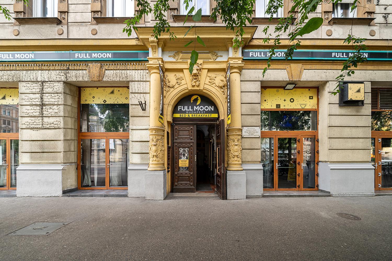 Full Moon Hotel Budapeszt